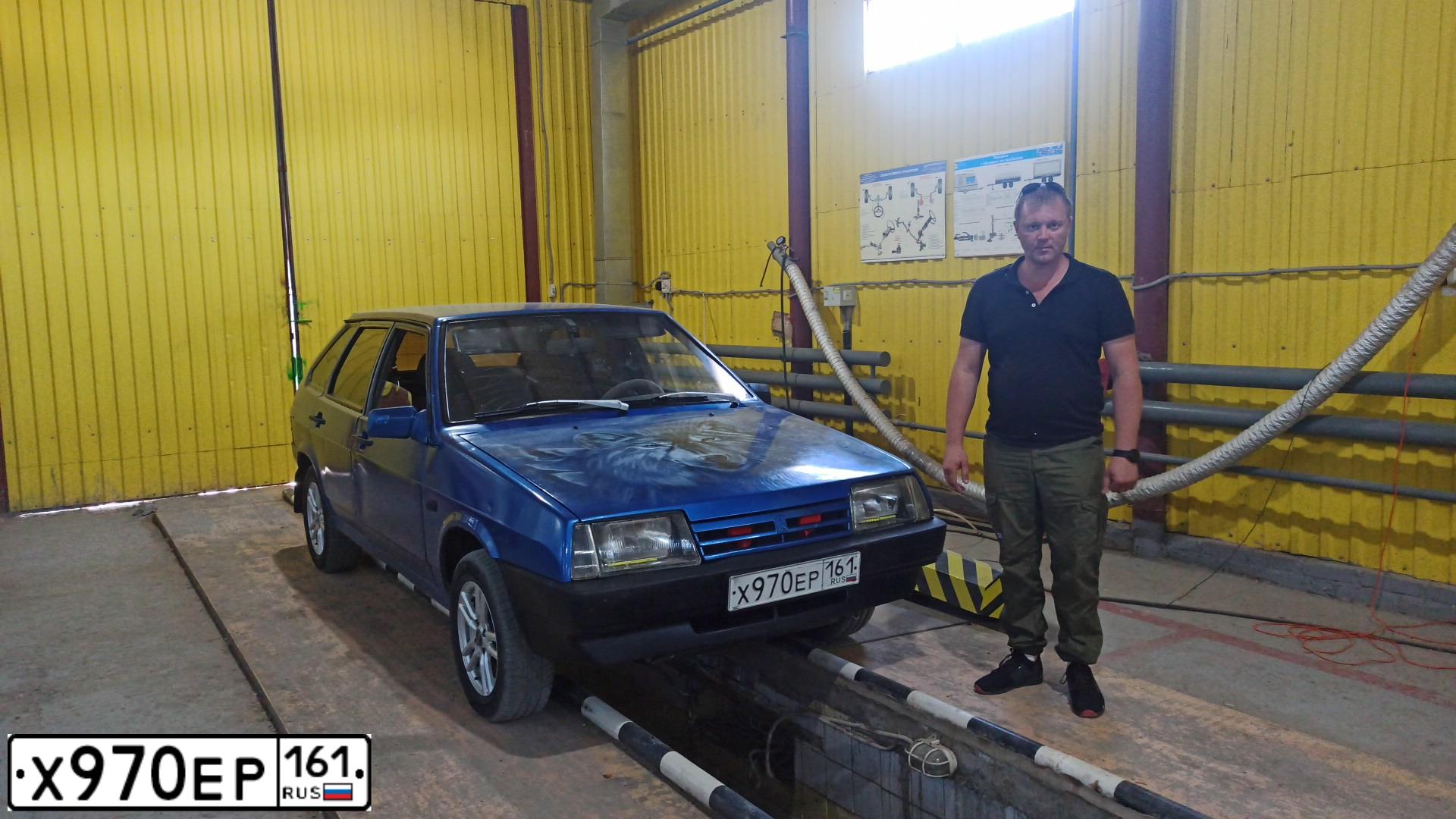 Фото автомобиля LADA 2109 SAMARA, 1995 — госномер Х970ЕР161. Цвет: синий