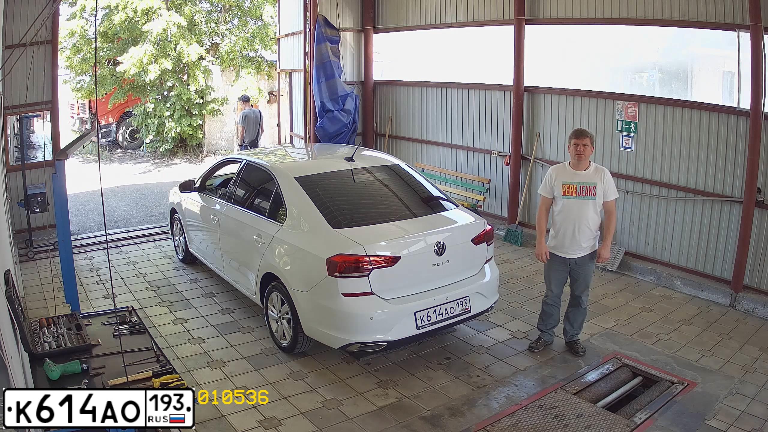 Фото автомобиля VOLKSWAGEN POLO, 2020 — госномер Р090НР126. Цвет: Белый