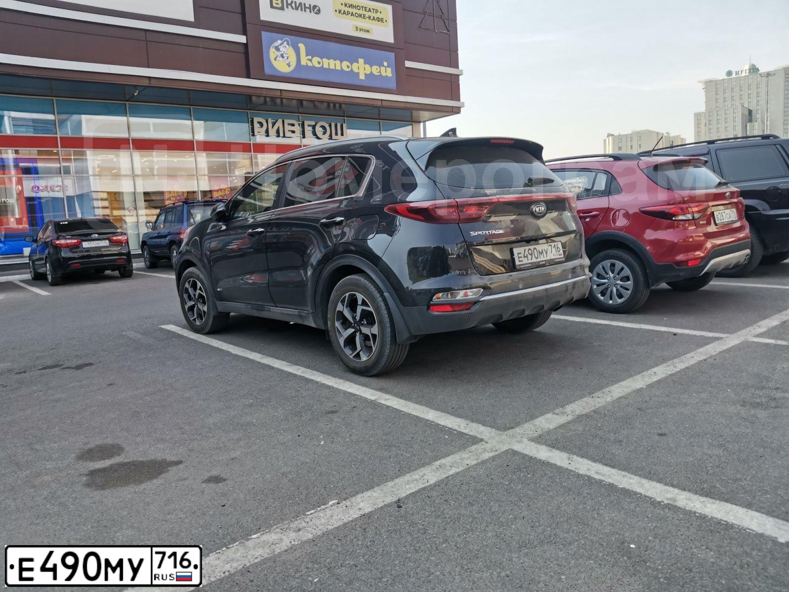 Фото автомобиля KIA SPORTAGE, 2019 — госномер Е490МУ716. Цвет: ЧЕРНЫЙ ПЕРЛАМУТР