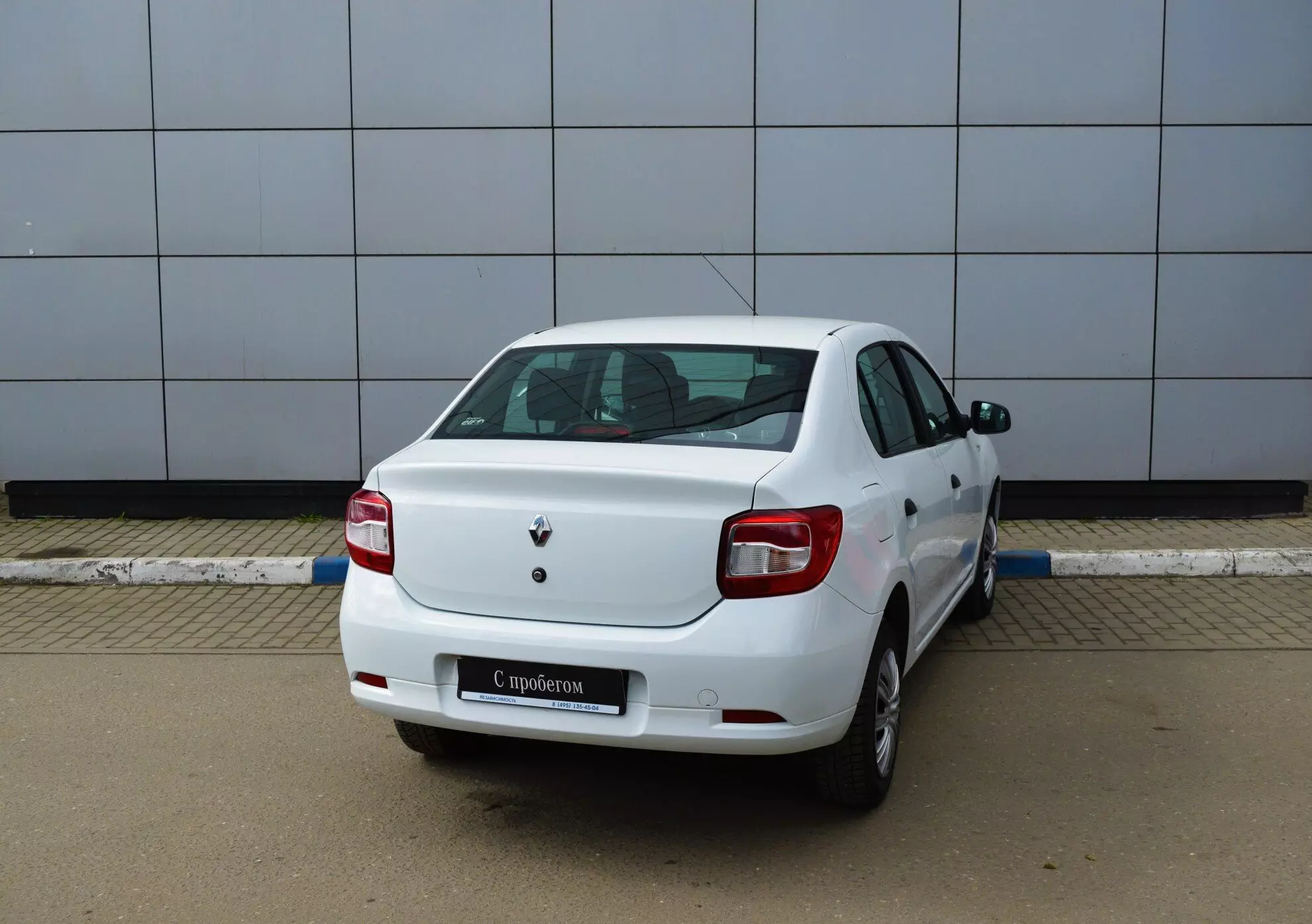 Фото автомобиля RENAULT LOGAN, 2019 — госномер С352СЕ790. Цвет: Белый