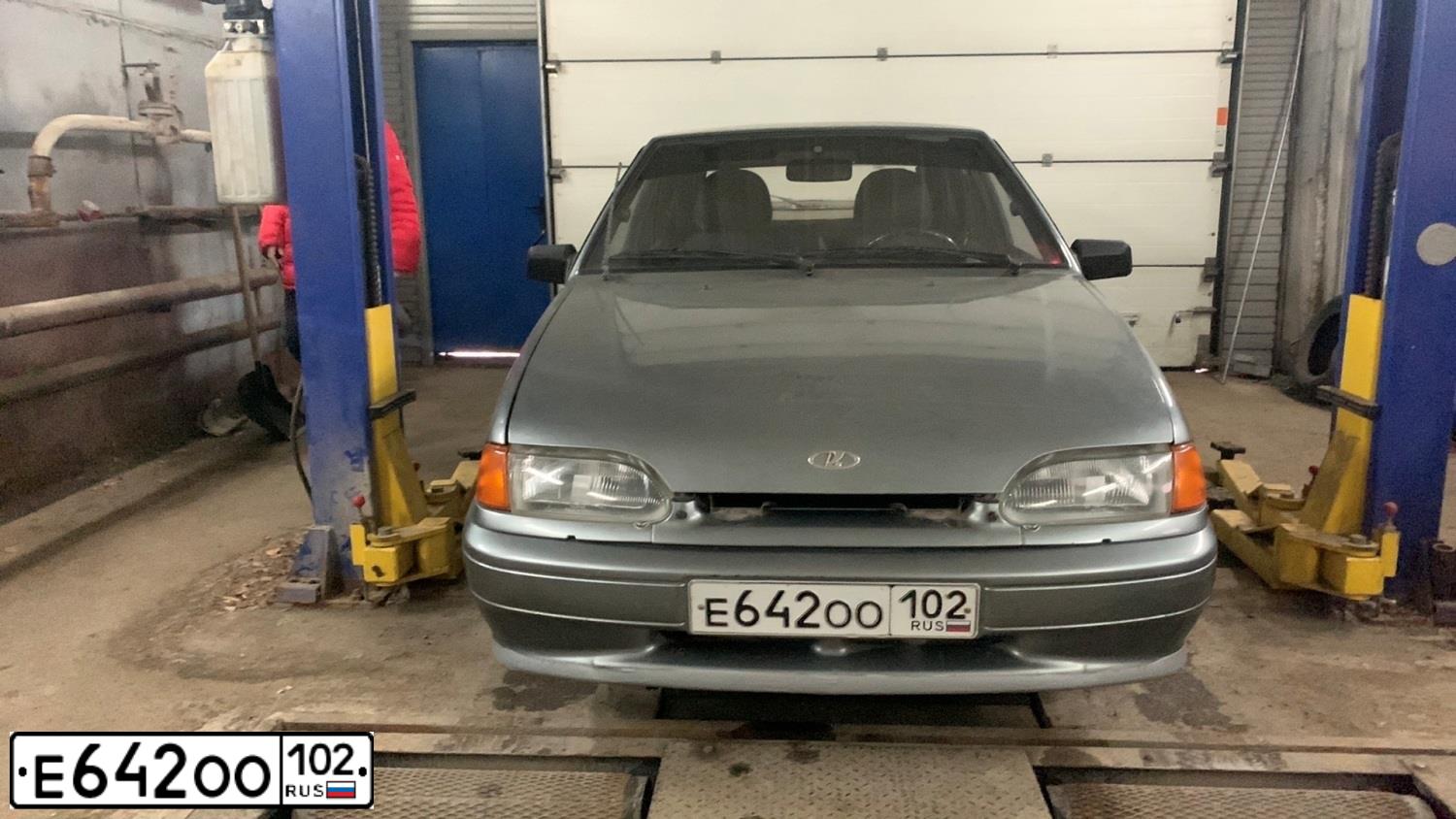Фото автомобиля LADA 2114 SAMARA, 2007 — госномер Е642ОО102. Цвет: средний серо-зеленый металлик