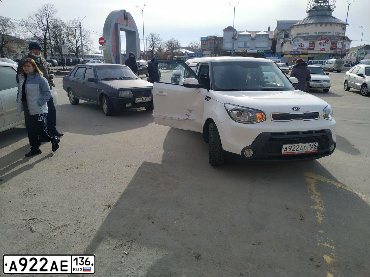 Фото автомобиля KIA SOUL, 2015 — госномер А922АЕ136. Цвет: БЕЛЫЙ