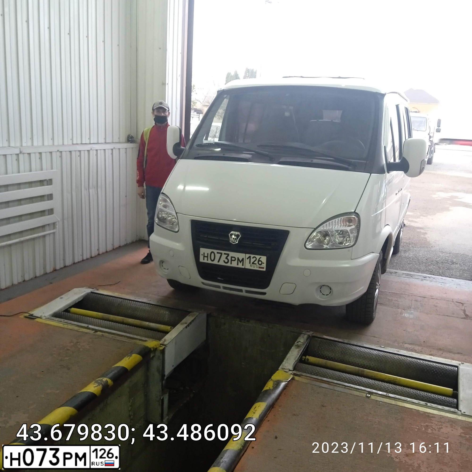 Фото автомобиля HONDA CR-V, 2001 — госномер Н073РМ26. Цвет: ЧЕРНЫЙ