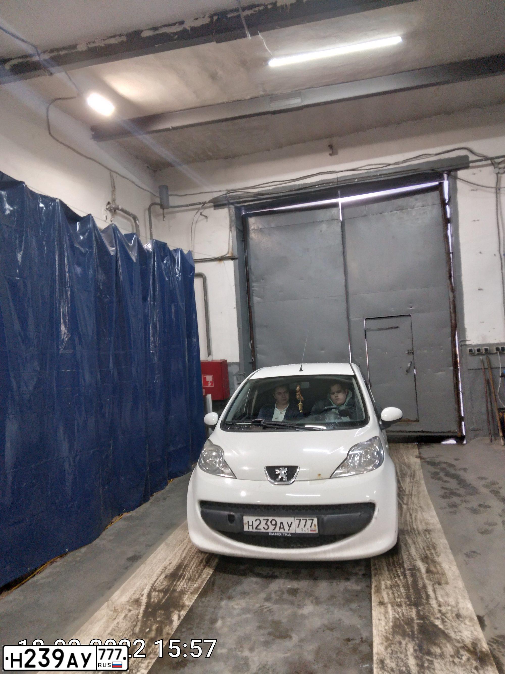 Фото автомобиля PEUGEOT 107, 2007 — госномер Н239АУ777. Цвет: БЕЛЫЙ