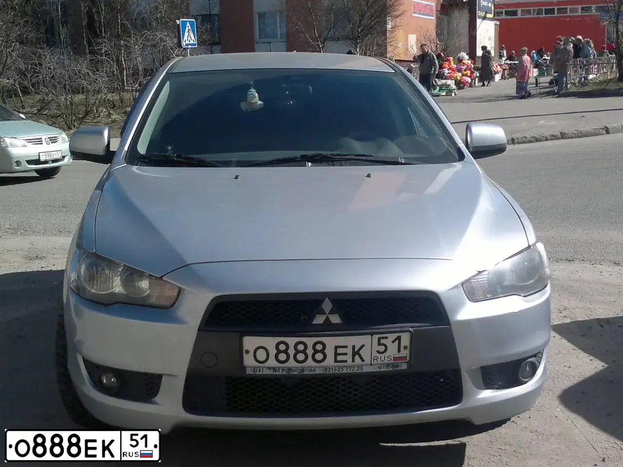 Фото автомобиля MITSUBISHI LANCER, 2008 — госномер О888ЕК51. Цвет: СЕРЕБРИСТЫЙ