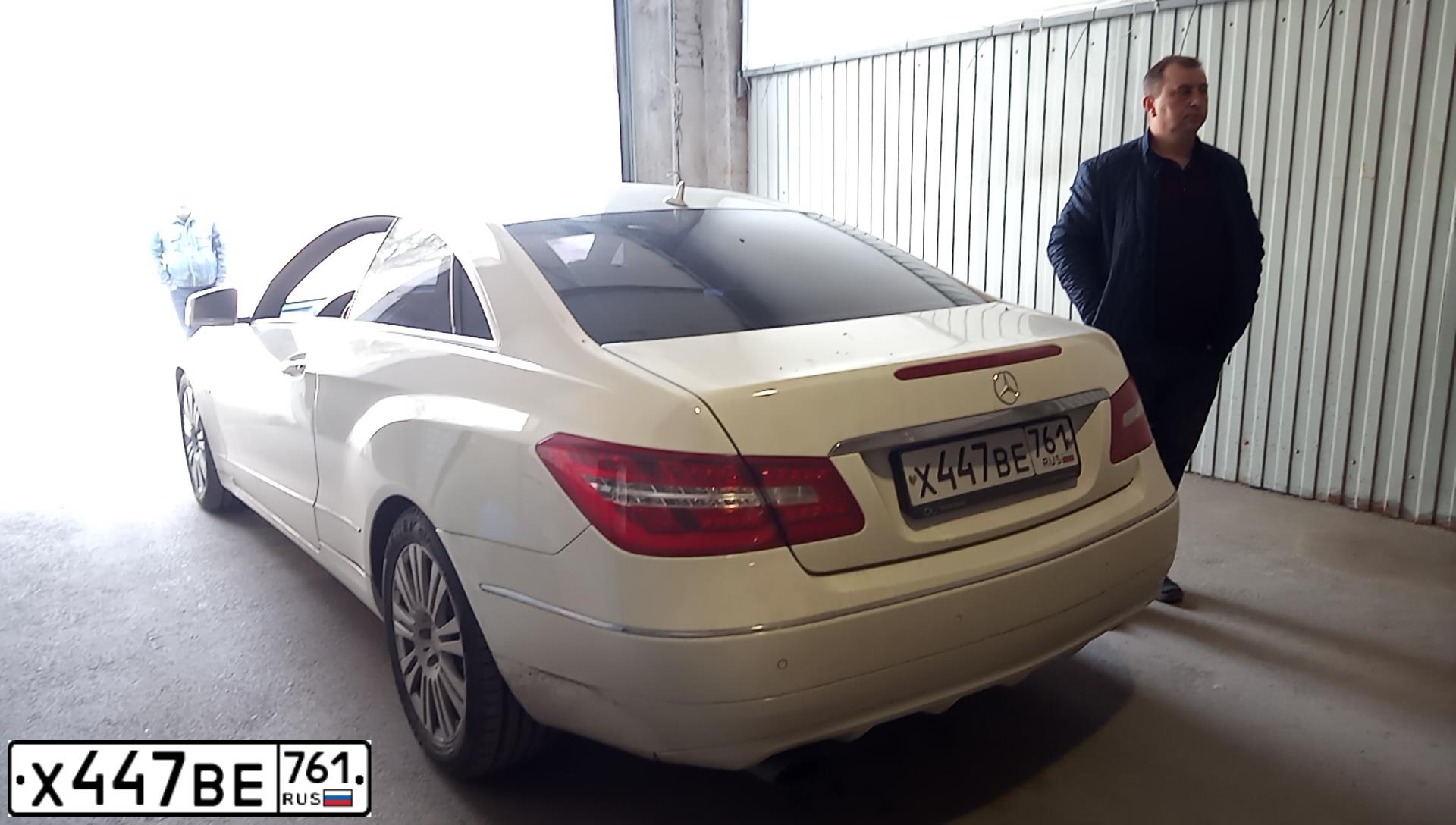 Фото автомобиля MERCEDES E-KLASSE, 2011 — госномер Х404НВ193. Цвет: Белый