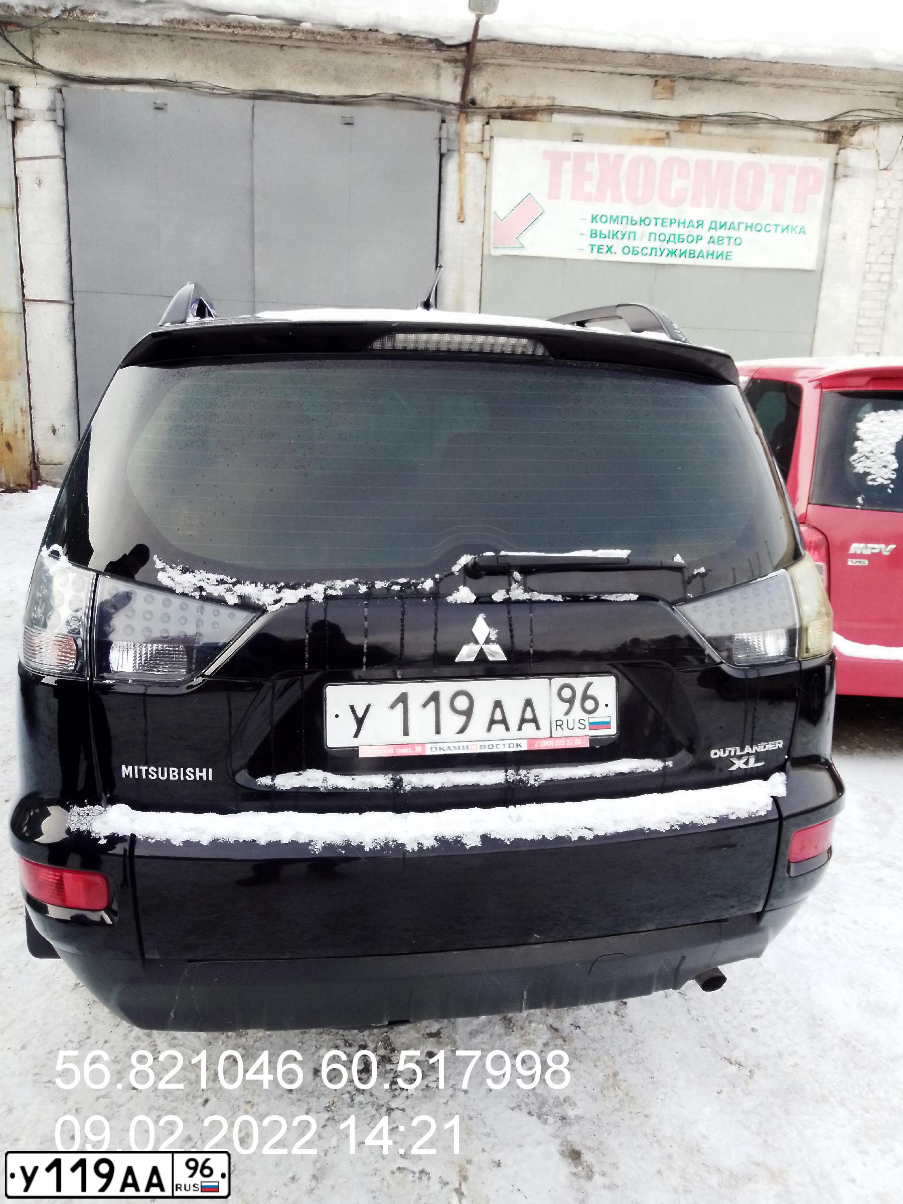 Фото автомобиля MITSUBISHI OUTLANDER, 2011 — госномер У119АА96. Цвет: ЧЕРНЫЙ