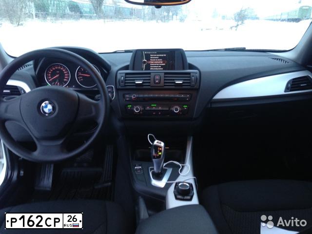 Фото автомобиля BMW SERIE 1, 2012 — госномер Р162СР26. Цвет: БЕЛЫЙ