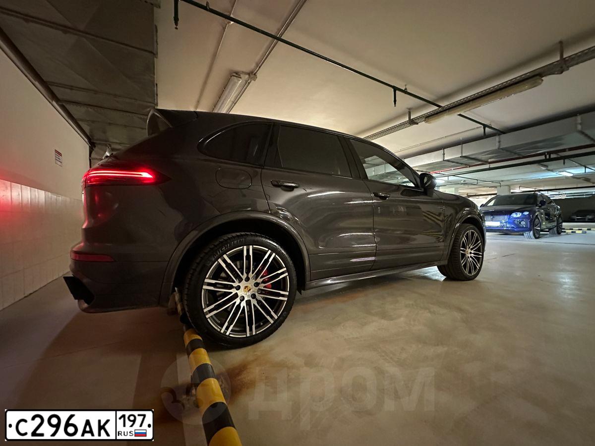 Фото автомобиля PORSCHE CAYENNE, 2008 — госномер С296АК197. Цвет: Серый