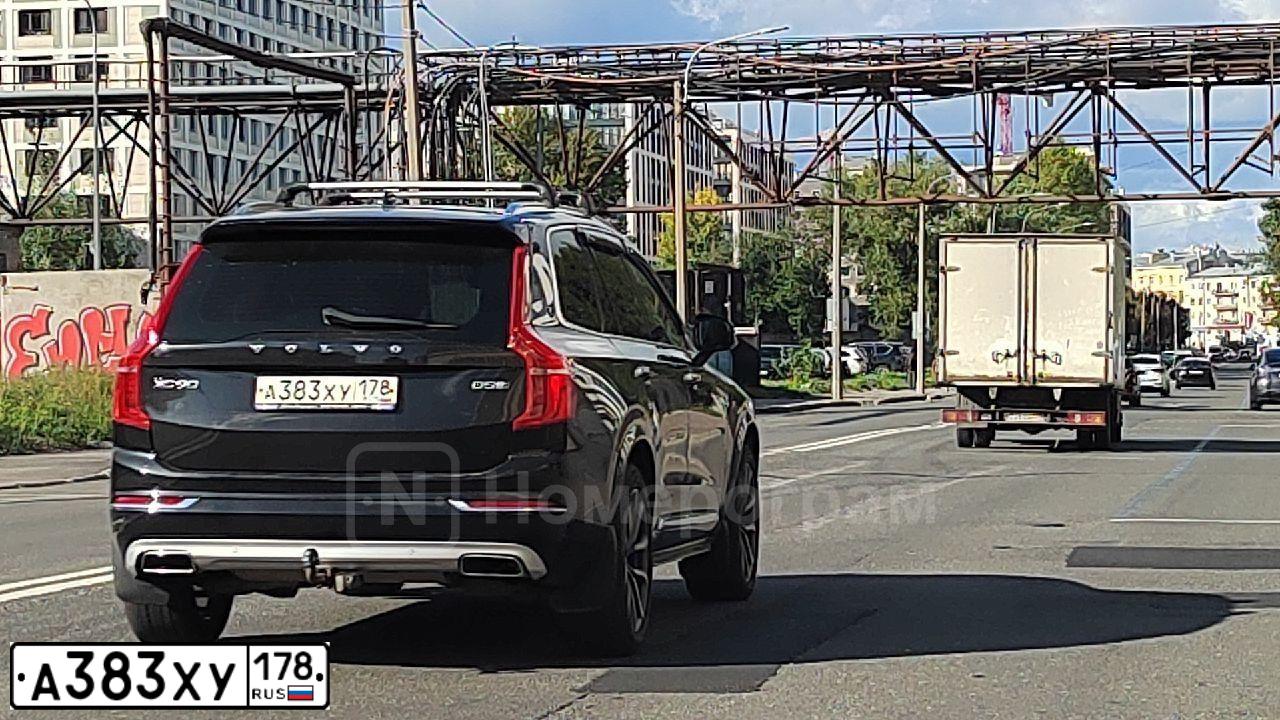 Фото автомобиля VOLVO XC60, 2013 — госномер Е986ВН138. Цвет: ЧЕРНЫЙ