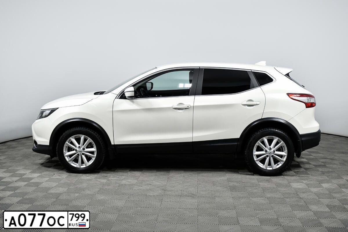 Фото автомобиля NISSAN QASHQAI, 2017 — госномер Т231АО799. Цвет: Белый