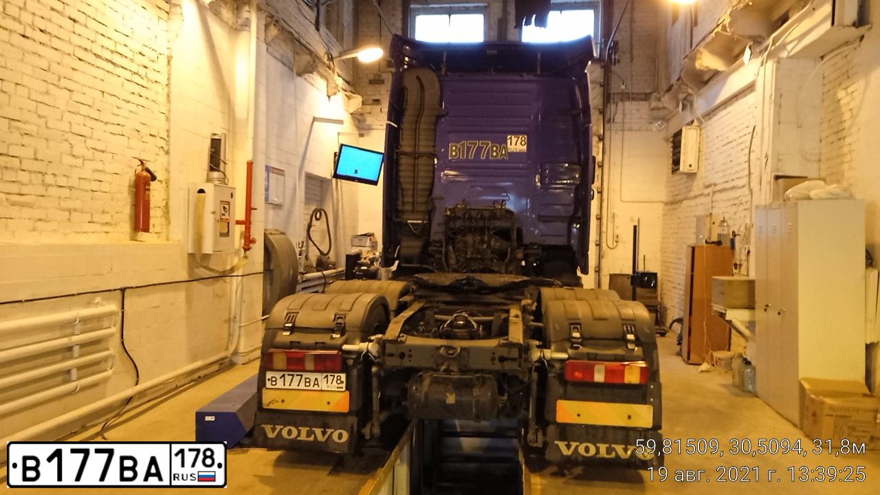 Фото автомобиля VOLVO SERIE FH /6X2/, 2006 — госномер О773КМ159. Цвет: синий