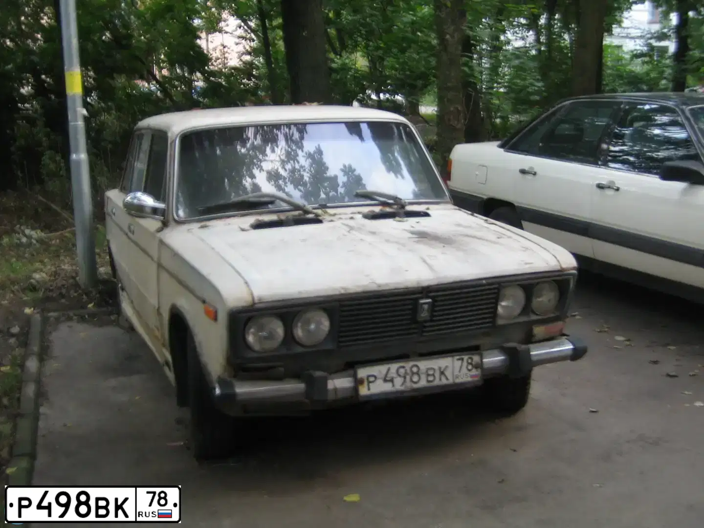 Фото автомобиля LADA 2106, 1988 — госномер Р498ВК78. Цвет: Белый