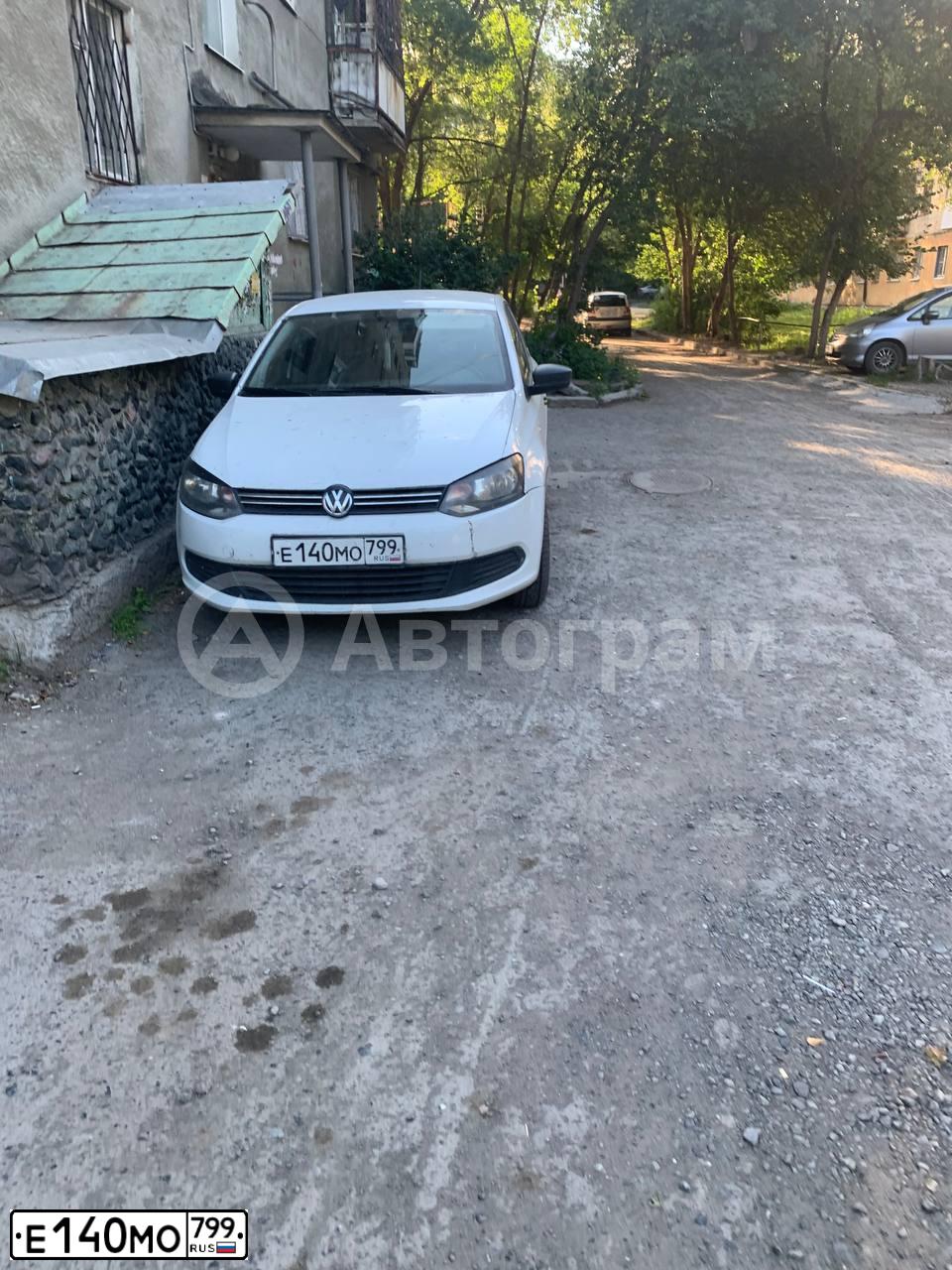 Фото автомобиля VOLKSWAGEN POLO, 2014 — госномер Е140МО799. Цвет: БЕЛЫЙ