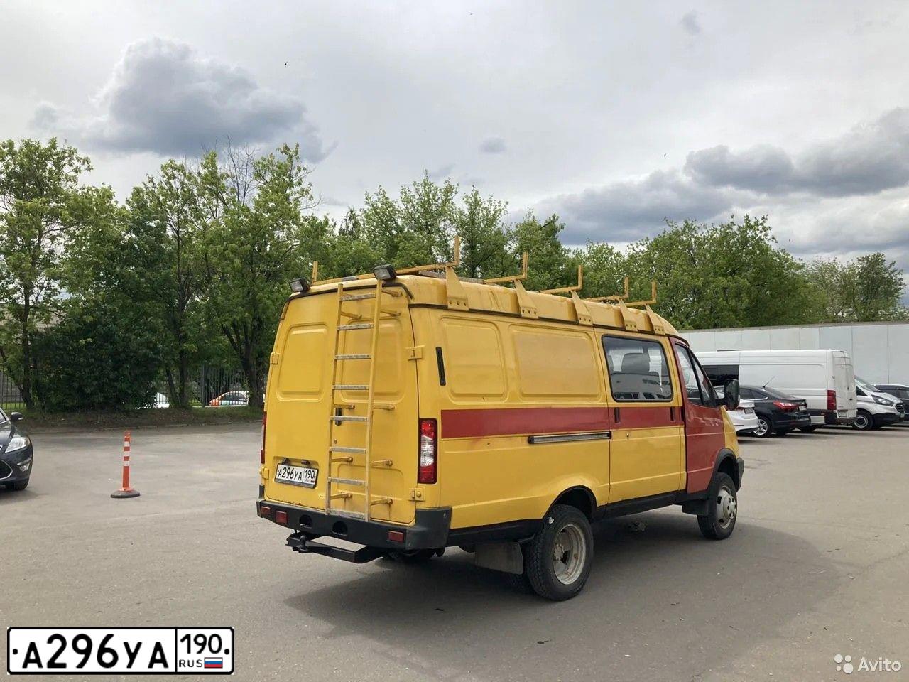 Фото автомобиля GAZ 2705 GAZEL, 2012 — госномер А817КН790. Цвет: ЖЕЛТЫЙ КРАСНЫЙ