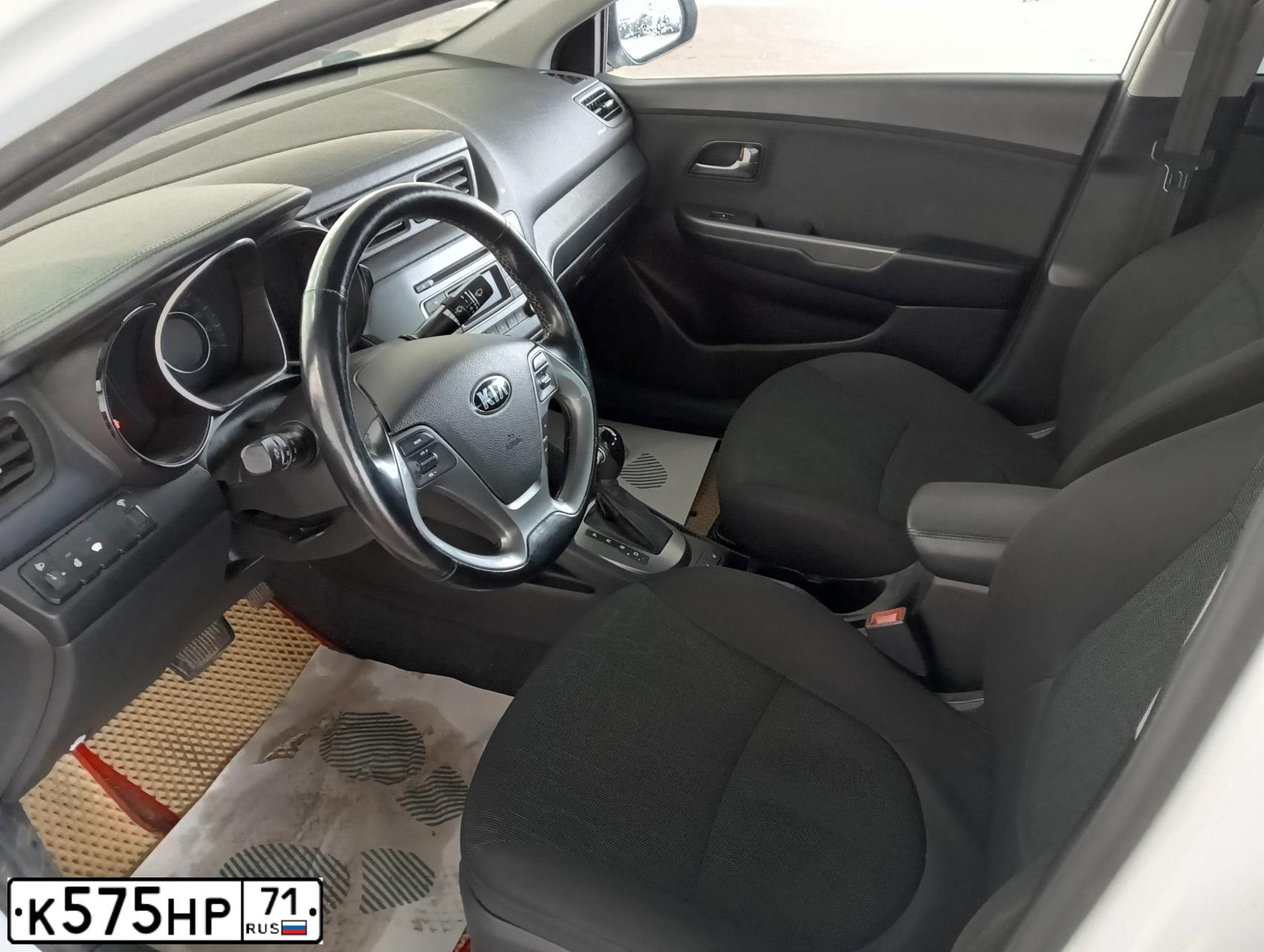 Фото автомобиля FORD FOCUS, 2016 — госномер Н620ВЕ799. Цвет: Белый
