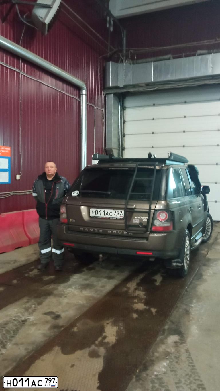 Фото автомобиля LANDROVER RANGE ROVER SPORT, 2011 — госномер Х197МК197. Цвет: бронзовый