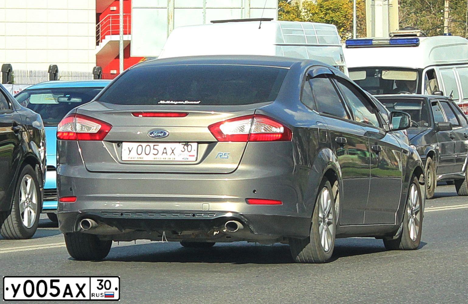 Фото автомобиля FORD D FOCUS, 2010 — госномер У005АХ30. Цвет: БЕЛЫЙ