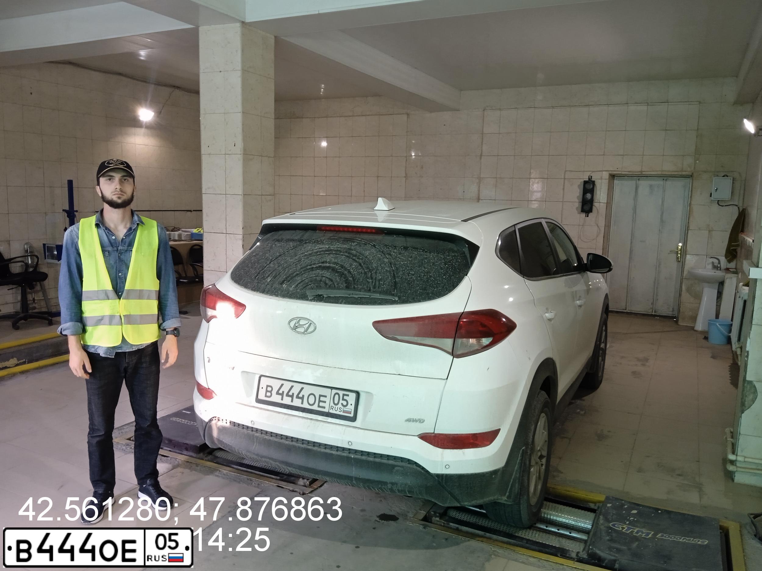 Фото автомобиля LADA 2170 PRIORA, 2012 — госномер О509ЕР05. Цвет: Белый