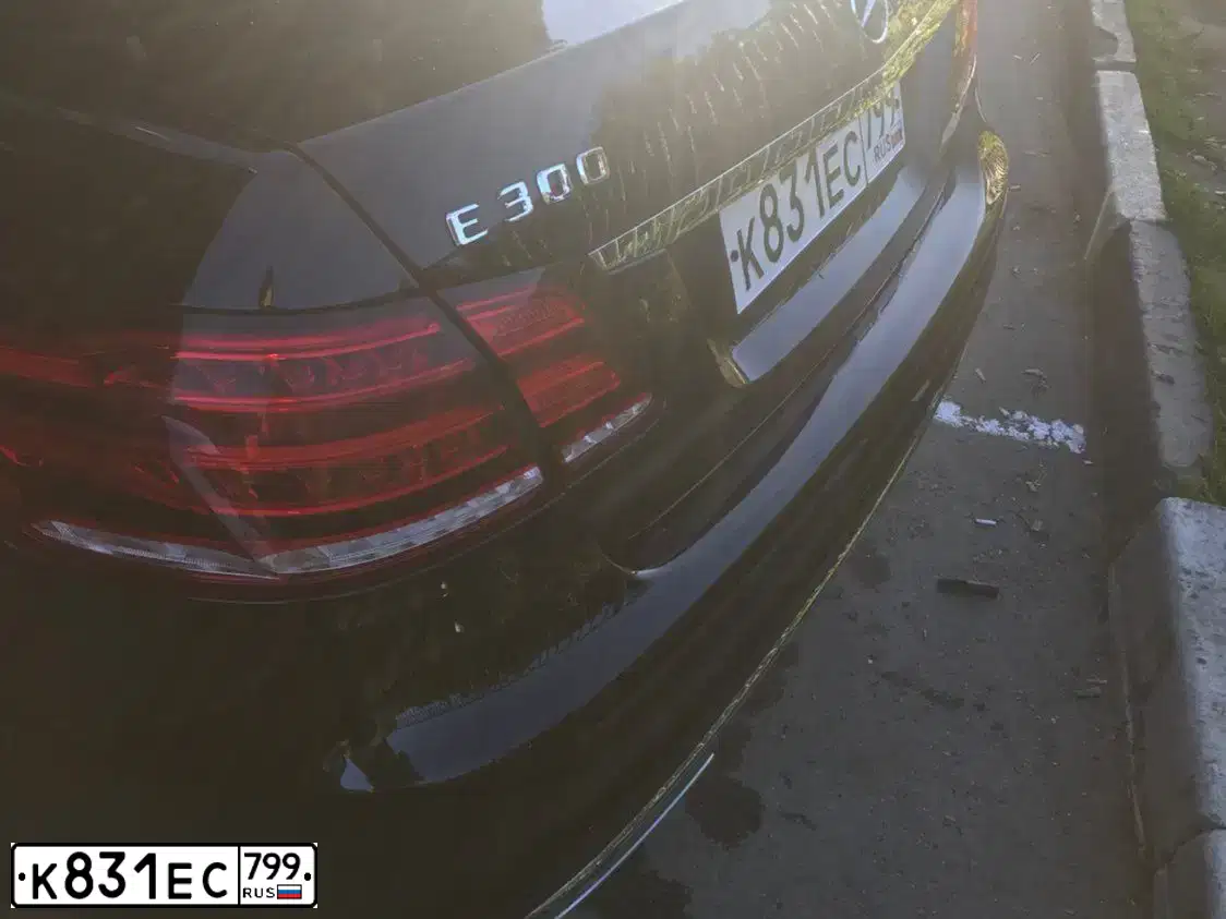 Фото автомобиля MERCEDES E-KLASSE, 2013 — госномер С300ХМ36. Цвет: ЧЕРНЫЙ