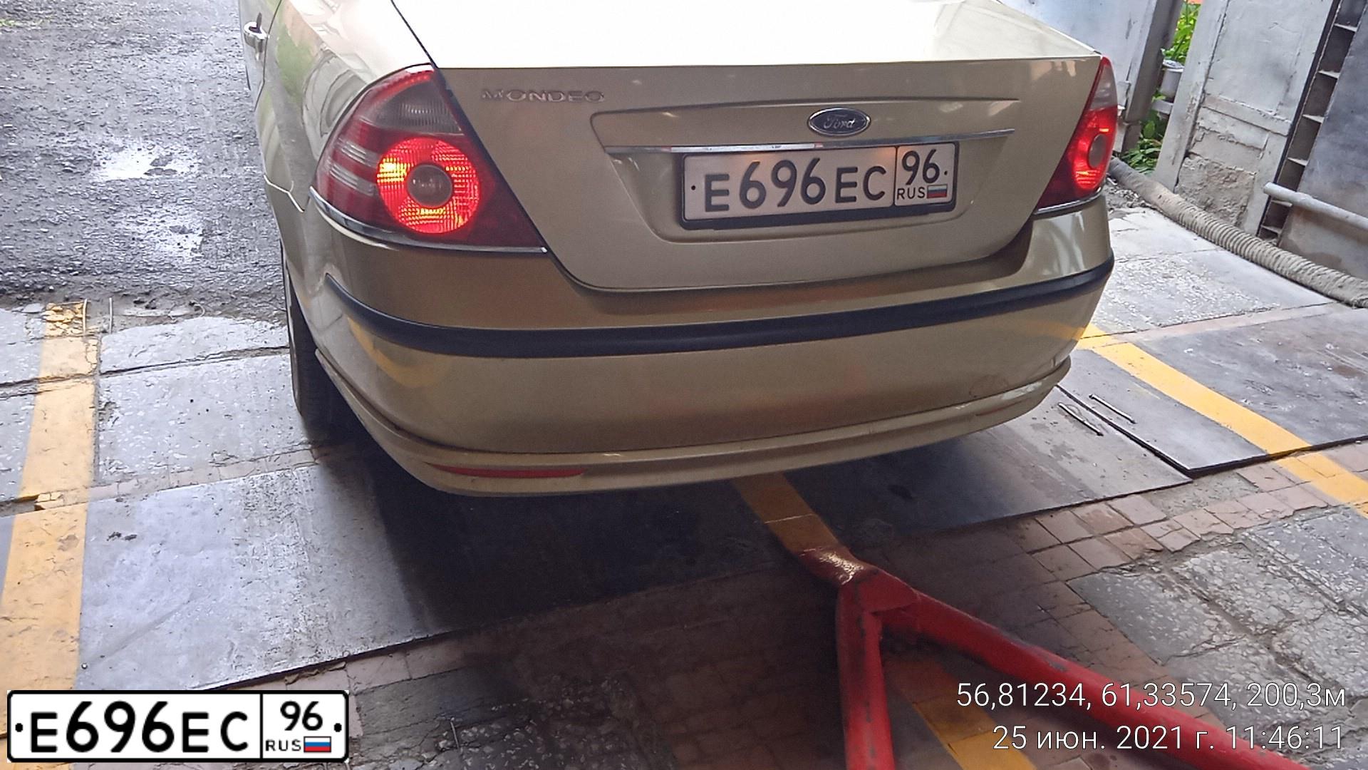 Фото автомобиля FORD MONDEO, 2006 — госномер Е696ЕС96. Цвет: ЖЕЛТЫЙ