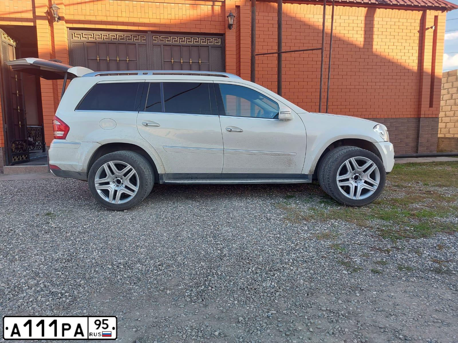 Фото автомобиля VOLKSWAGEN TOUAREG, 2007 — госномер В766УУ09. Цвет: ЧЕРНО-СЕРЫЙ