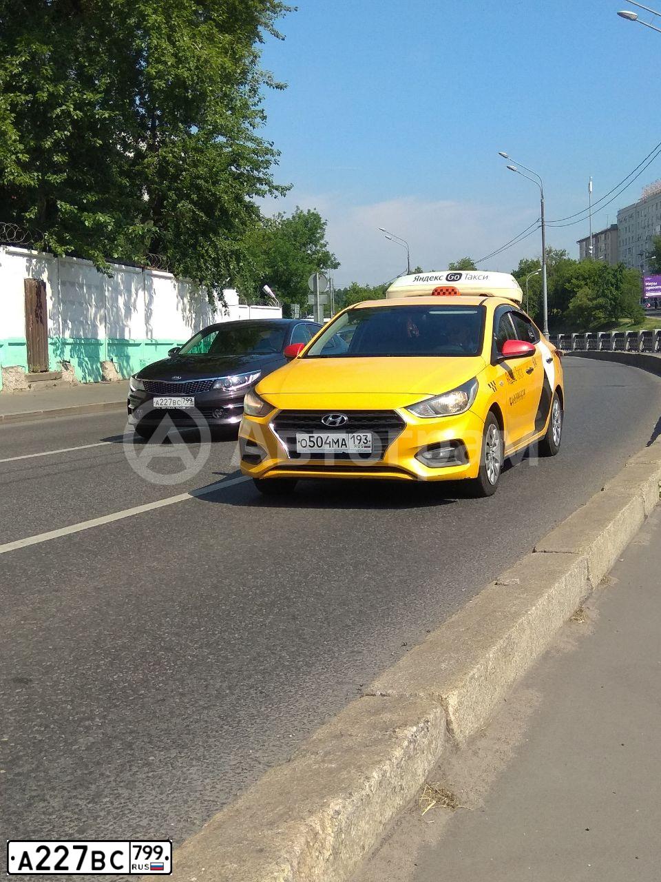 Фото автомобиля KIA MAGENTIS / OPTIMA, 2017 — госномер А227ВС799. Цвет: Коричневый