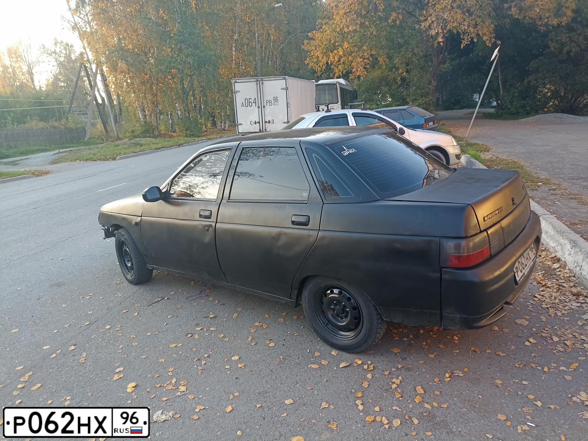Фото автомобиля LADA 2110 LADA, 2006 — госномер Р062НХ96. Цвет: ЧЕРНЫЙ