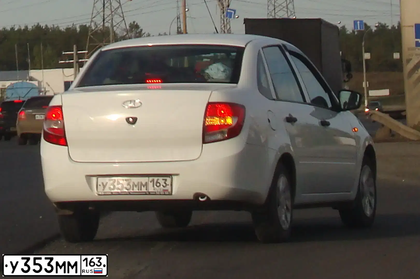 Фото автомобиля LADA 2190 GRANTA, 2015 — госномер Т579НА73. Цвет: БЕЛЫЙ