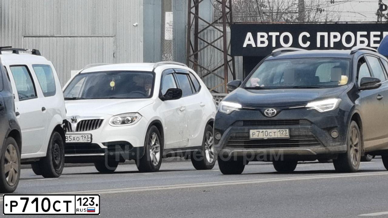 Фото автомобиля TOYOTA RAV4, 2018 — госномер Е802ОТ193. Цвет: ЧЕРНЫЙ МЕТАЛЛИК