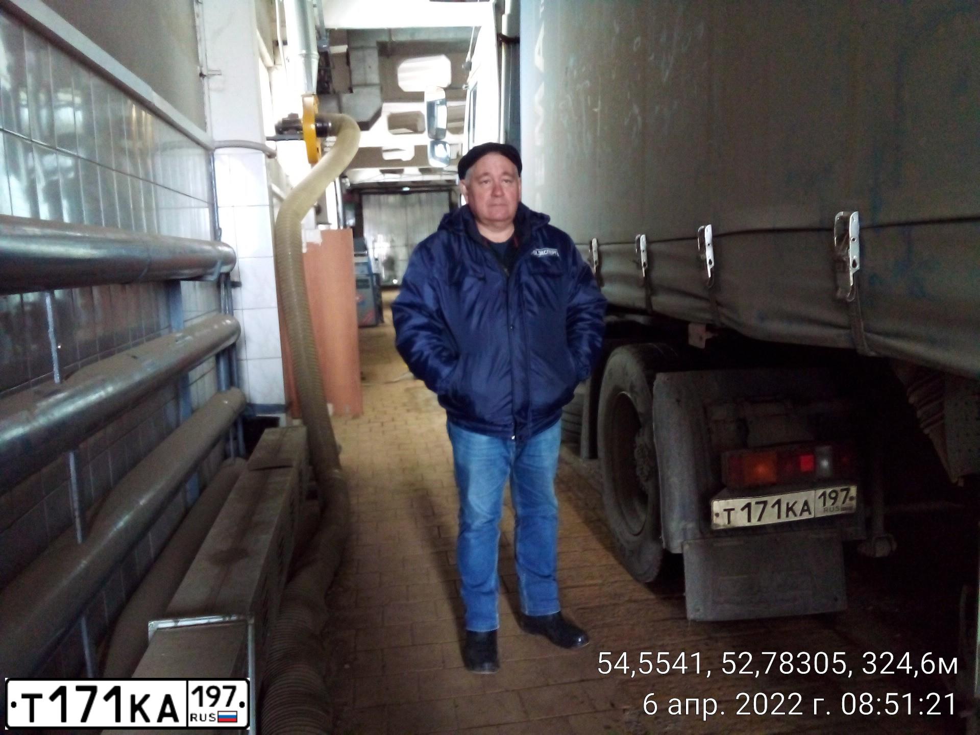 Фото автомобиля MAZ 5440 /4X2/, 2012 — госномер Х009ТУ199. Цвет: Белый