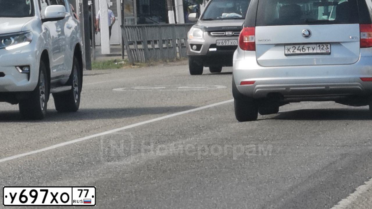 Фото автомобиля VOLVO S40, 1998 — госномер Н462КА43. Цвет: СИНИЙ