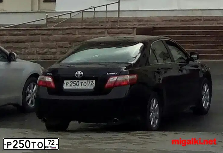Фото автомобиля TOYOTA CAMRY, 2007 — госномер Р250ТО72. Цвет: ЧЕРНЫЙ