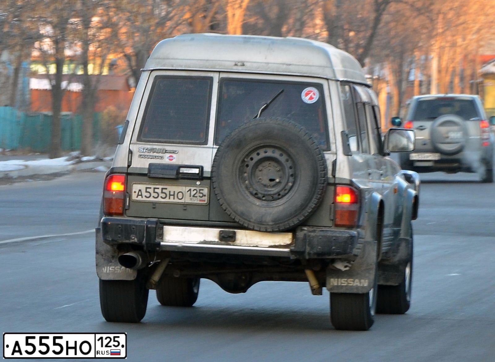 Фото автомобиля TOYOTA LAND CRUISER 200, 2015 — госномер У953ОХ31. Цвет: ЗОЛОТИСТЫЙ
