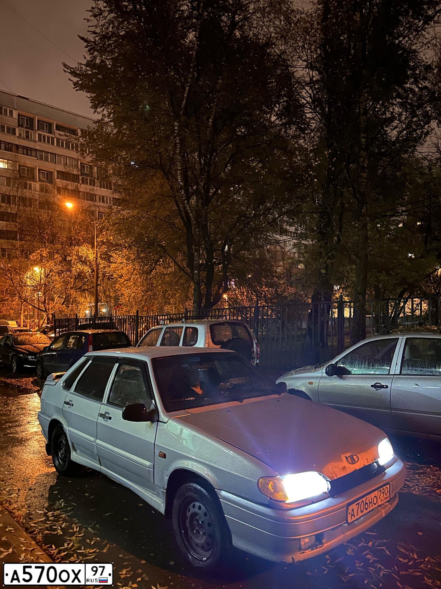 Фото автомобиля LADA 2115, 2005 — госномер А706НО790. Цвет: Серебристо-Желто-Голубой
