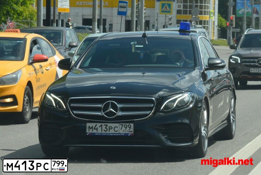 Фото автомобиля МЕРСЕДЕС-БЕНЦ E 200, 2019 — госномер М413РС799. Цвет: ЧЕРНЫЙ