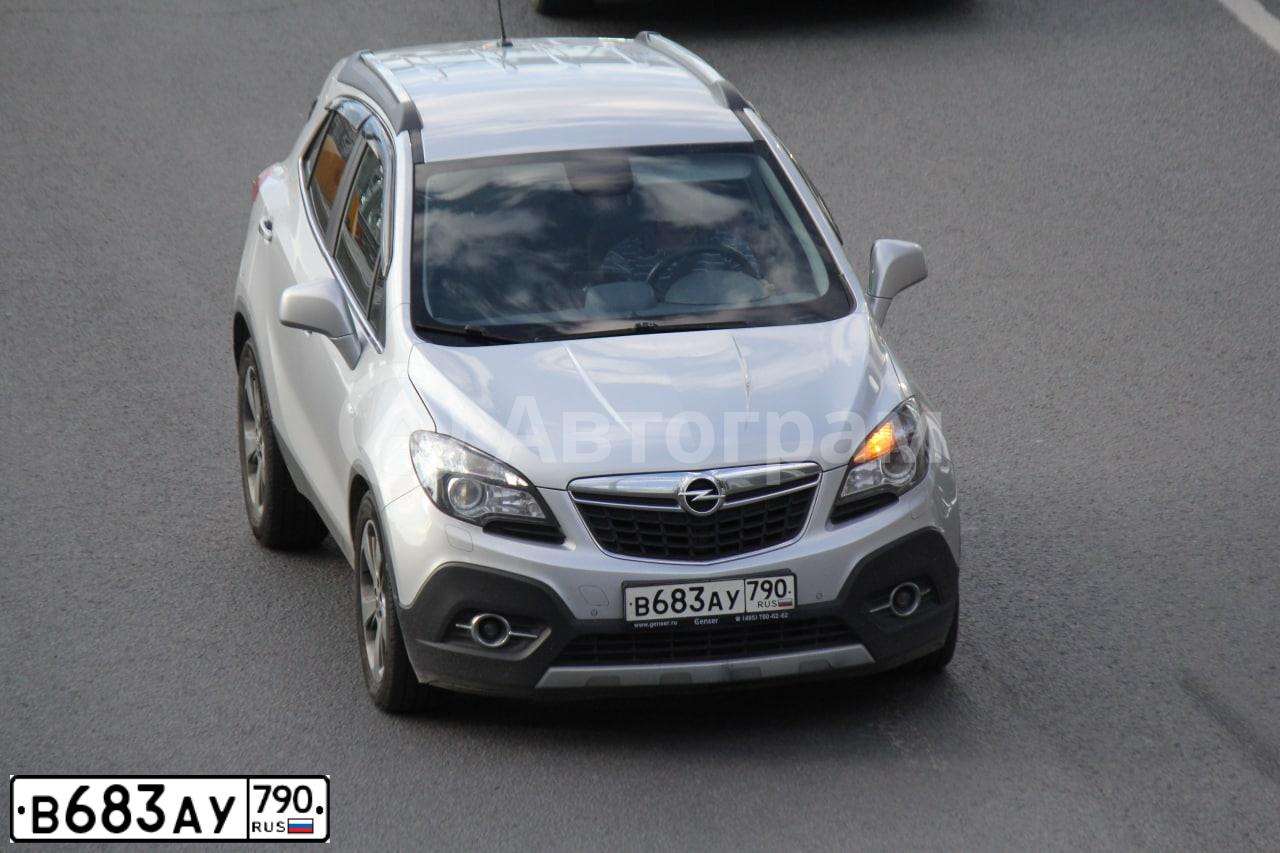 Фото автомобиля OPEL MOKKA, 2014 — госномер Н775КТ134. Цвет: Серебристый