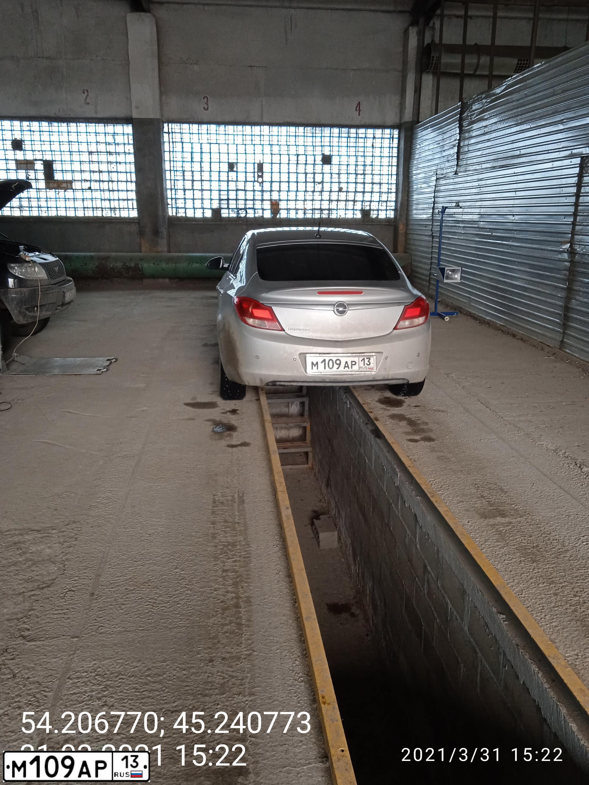 Фото автомобиля OPEL INSIGNIA, 2010 — госномер М109АР13. Цвет: Серебристый