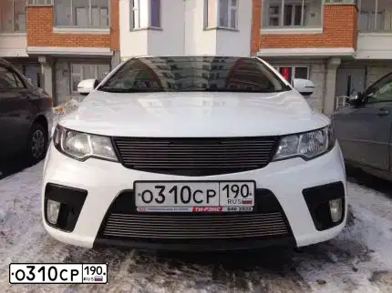 Фото автомобиля KIA CERATO, 2011 — госномер О310СР190. Цвет: БЕЛЫЙ