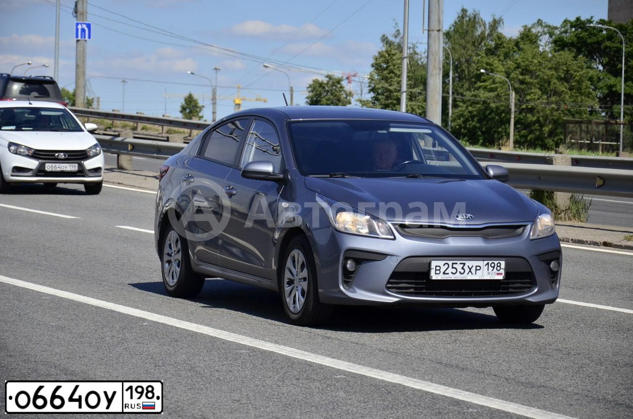 Фото автомобиля LADA VESTA, 2020 — госномер Е737КС11. Цвет: Белый