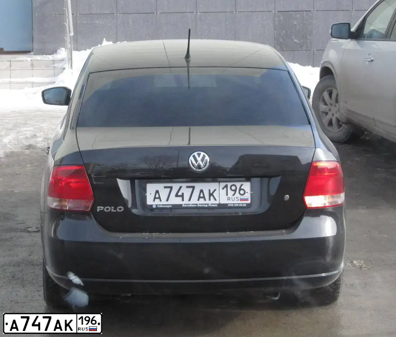 Фото автомобиля VOLKSWAGEN POLO, 2013 — госномер А747АК196. Цвет: ЧЕРНЫЙ