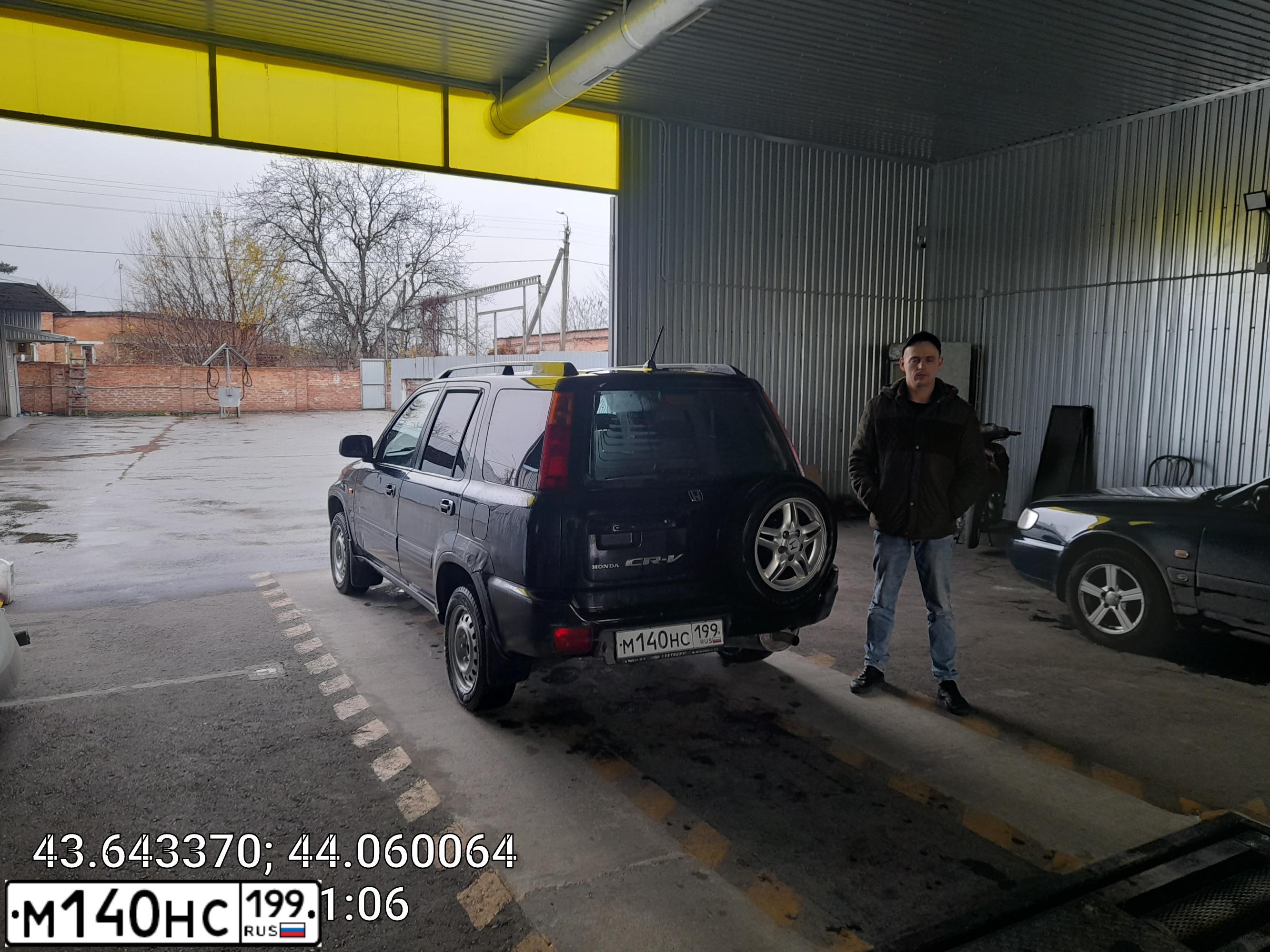 Фото автомобиля HONDA CR-V, 1999 — госномер Е962ЕА99. Цвет: ЧЕРНЫЙ