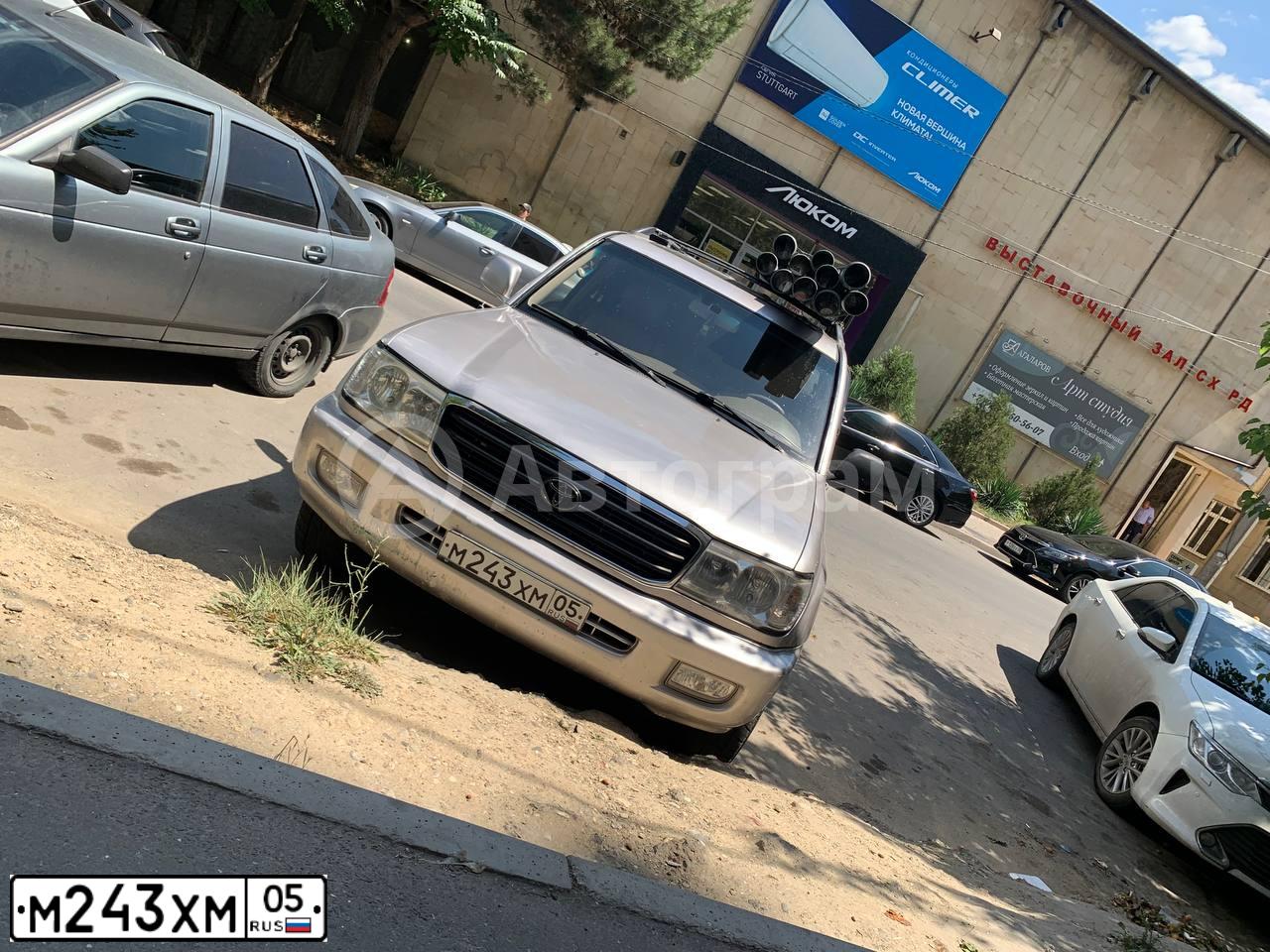 Фото автомобиля TOYOTA LANDCRUISER, 2000 — госномер Н100УР199. Цвет: БЕЛЫЙ (СЕРЕБРИСТЫЙ)