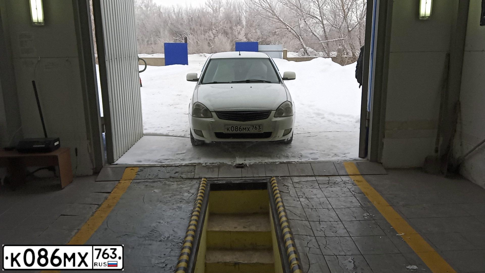 Фото автомобиля LADA 2170 PRIORA, 2012 — госномер А137ХО156. Цвет: Белый