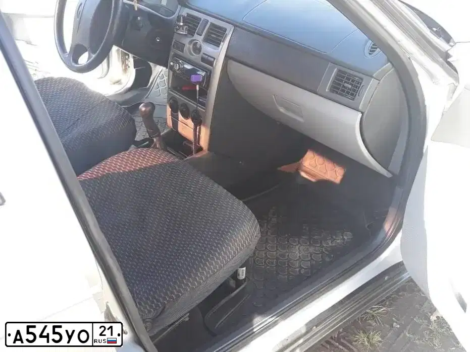 Фото автомобиля LADA 2170 PRIORA, 2010 — госномер К404АС193. Цвет: СВЕТЛО-СЕРЕБРИСТЫЙ МЕТАЛЛ