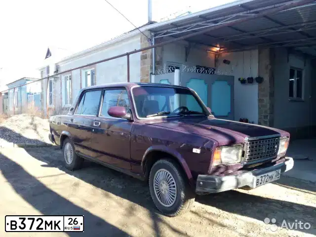 Фото автомобиля LADA 2107 LADA, 2003 — госномер В372МК26. Цвет: ФИОЛЕТОВЫЙ