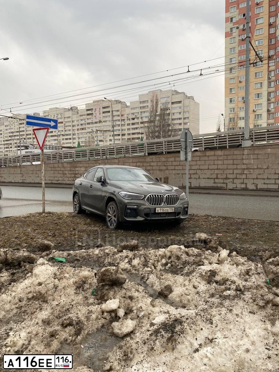 Фото автомобиля BMW X6, 2018 — госномер А116ЕЕ116. Цвет: ЧЕРНЫЙ