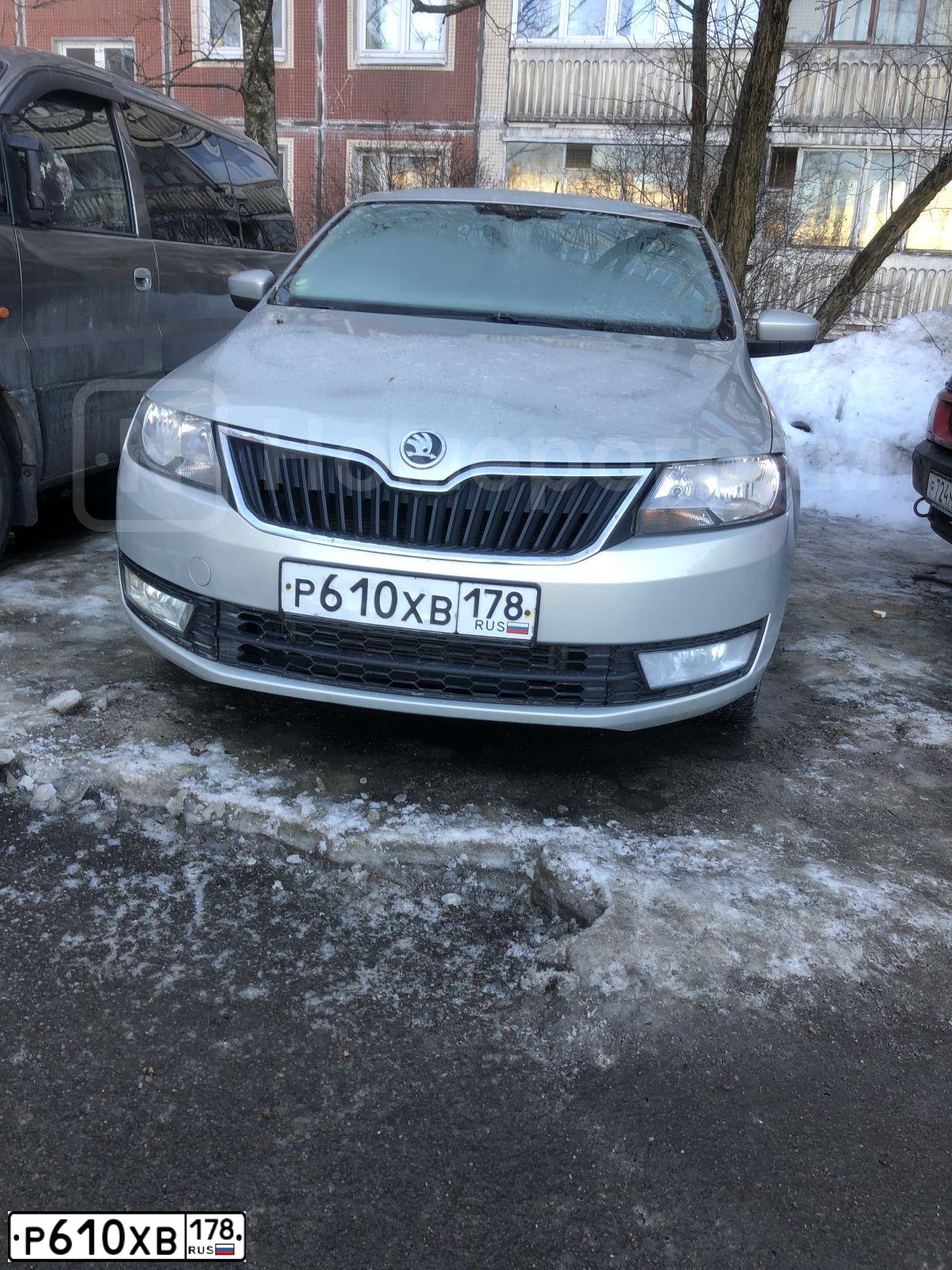 Фото автомобиля SKODA RAPID, 2014 — госномер Р610ХВ178. Цвет: СЕРЕБРИСТО-ЖЕЛТЫЙ