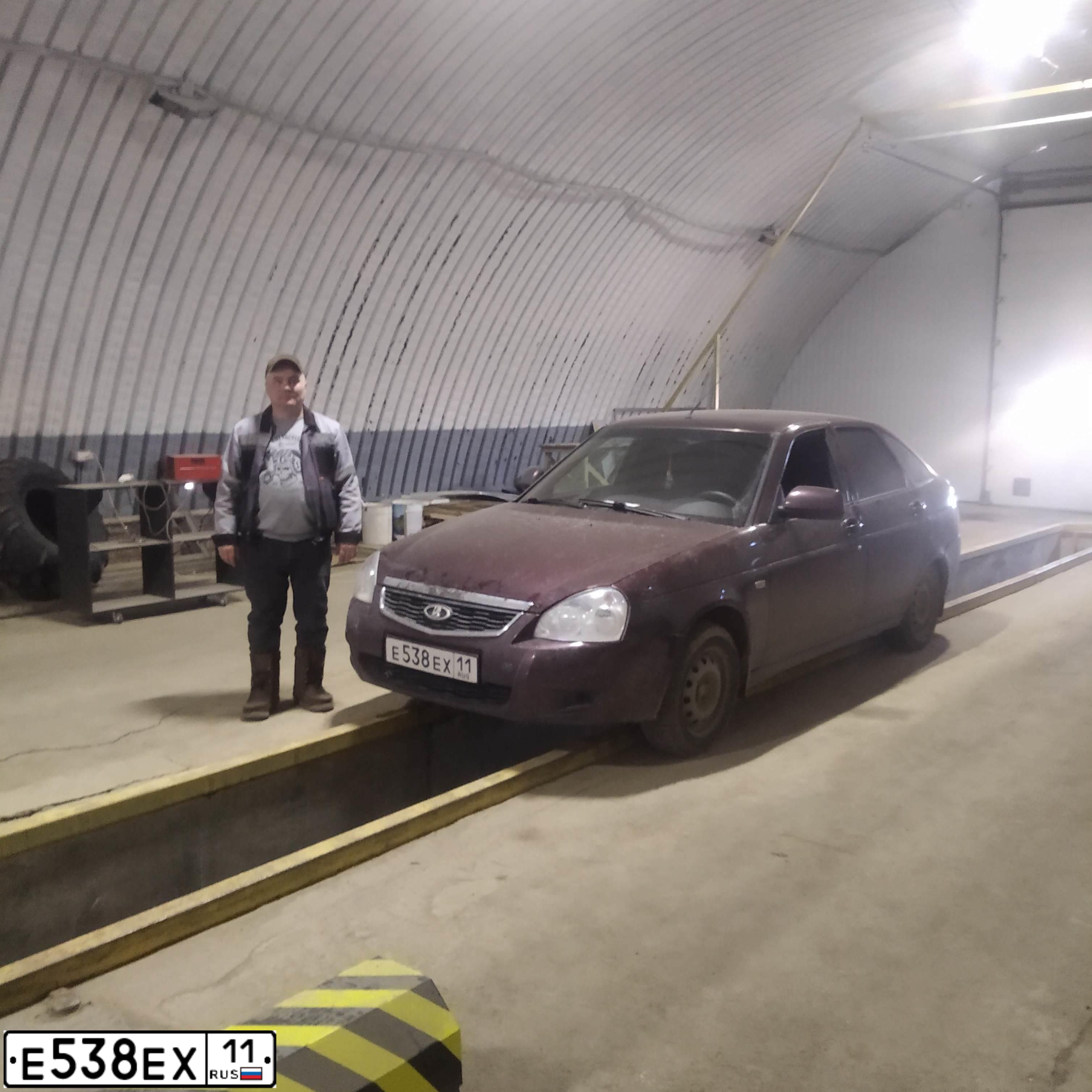 Фото автомобиля LADA 2172 PRIORA, 2014 — госномер Е538ЕХ11. Цвет: ТЕМНО-ВИШНЕВЫЙ