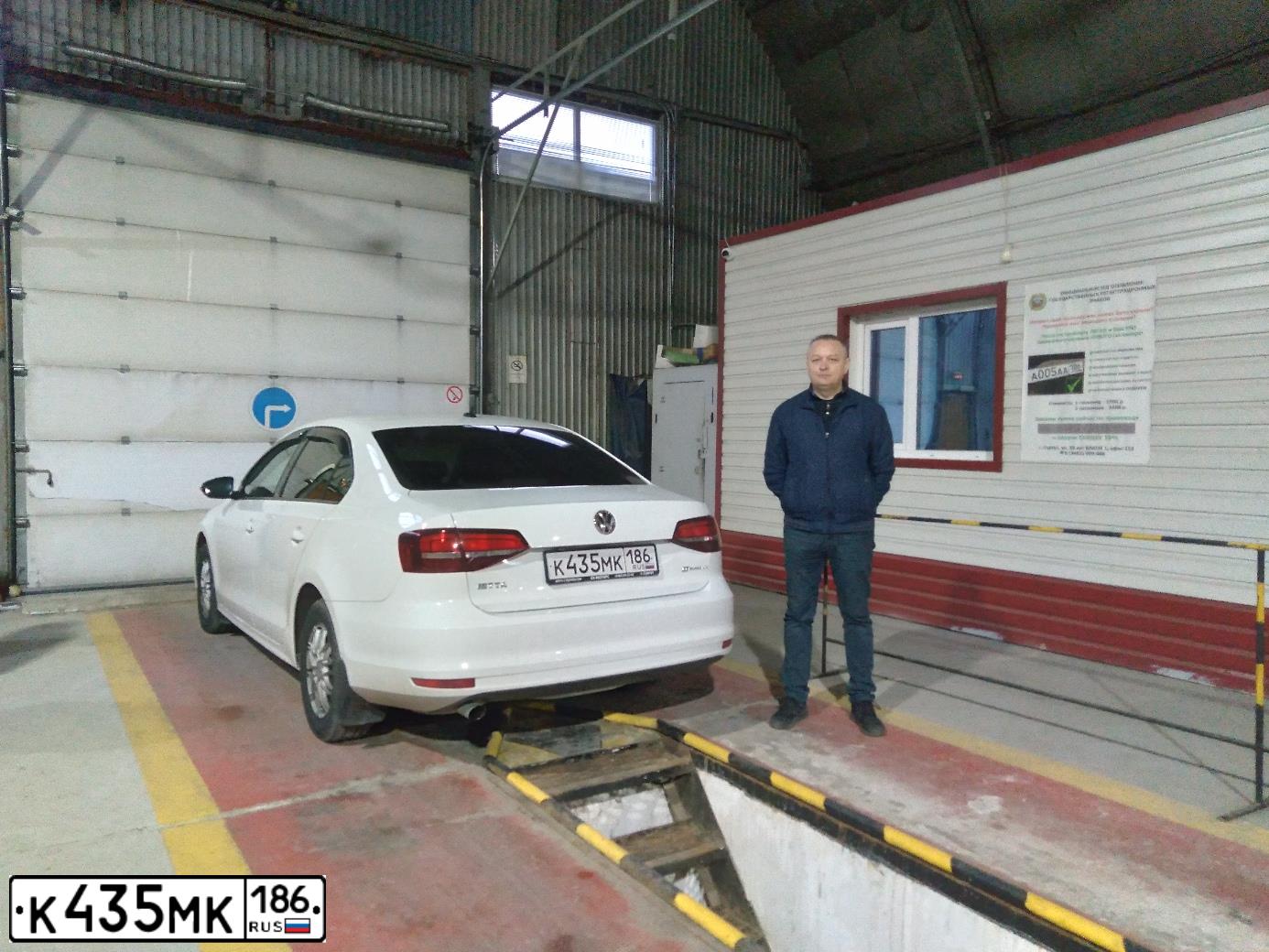 Фото автомобиля VOLKSWAGEN JETTA, 2016 — госномер К435МК186. Цвет: Белый